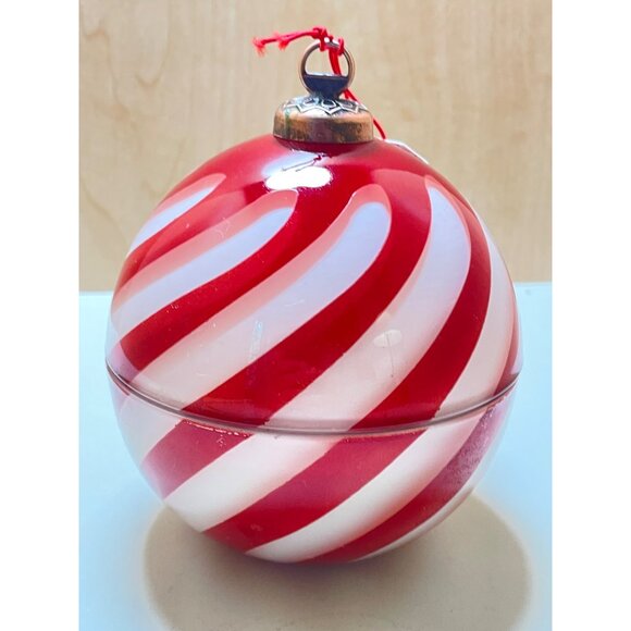 Red & White Sand + Fog Cinnamon Noel Candle Ornament With Essential Oils - Picture 4 of 7